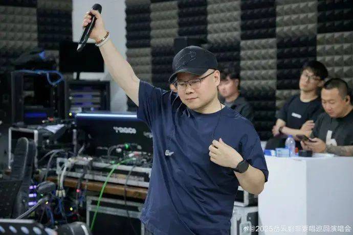 “五环唱一宿？”岳云鹏回应演唱会质疑，将在北京、成都等地举办，郭德纲将到场支持
