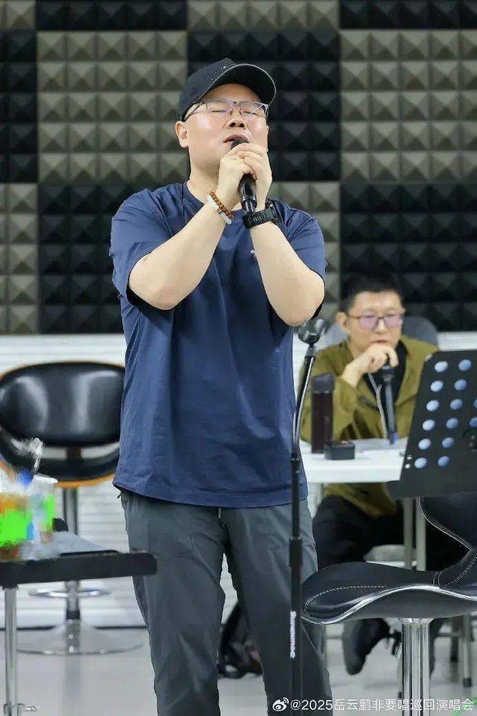 “五环唱一宿？”岳云鹏回应演唱会质疑，将在北京、成都等地举办，郭德纲将到场支持