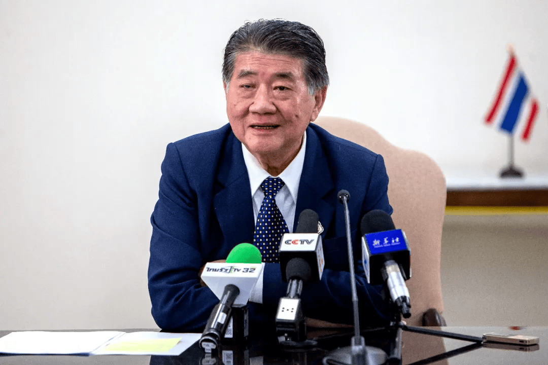 泰国三天两换总理，准备迎回佩通坦？