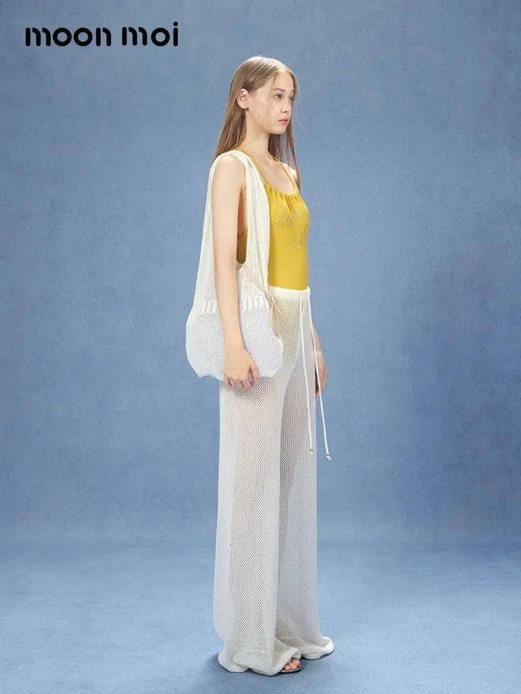 怒撕经纪公司后赵露思开启直播，同款花卷、包包都卖爆