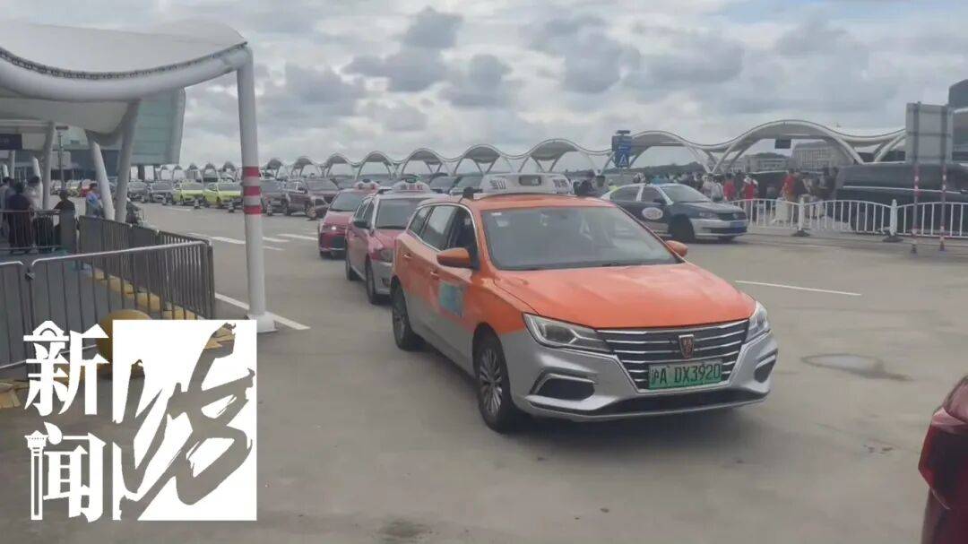 “不给我打马赛克，我肯定找到你！”上海一家四口打车与出租车司机爆发冲突