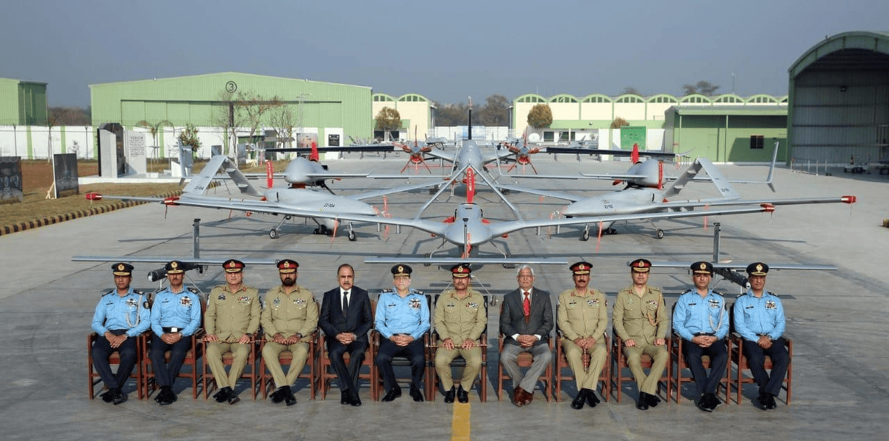 印度情报确认,中国给了巴铁启发,把歼7改无人机,饱和打击S400